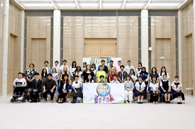 相關圖片 2025 Teens Square Tokyo Project參與者與東京都知事小池百合子合照