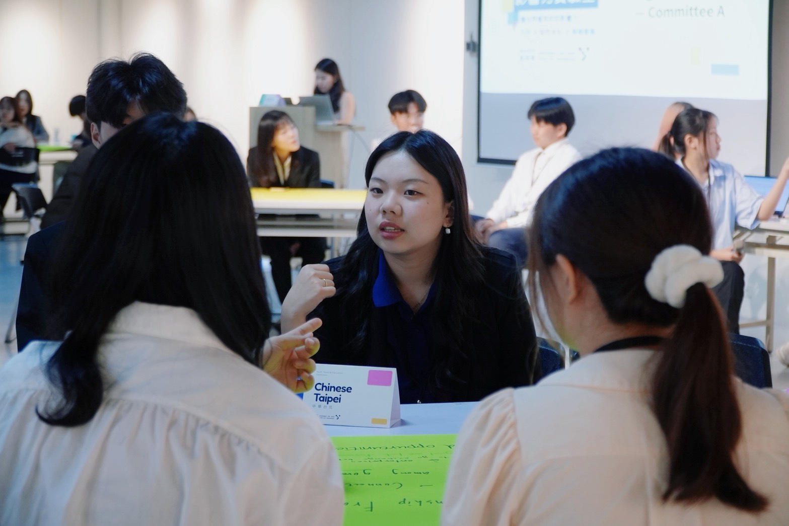 相關圖片  圖三：學員透過議事展開跨校、跨年齡層交流 