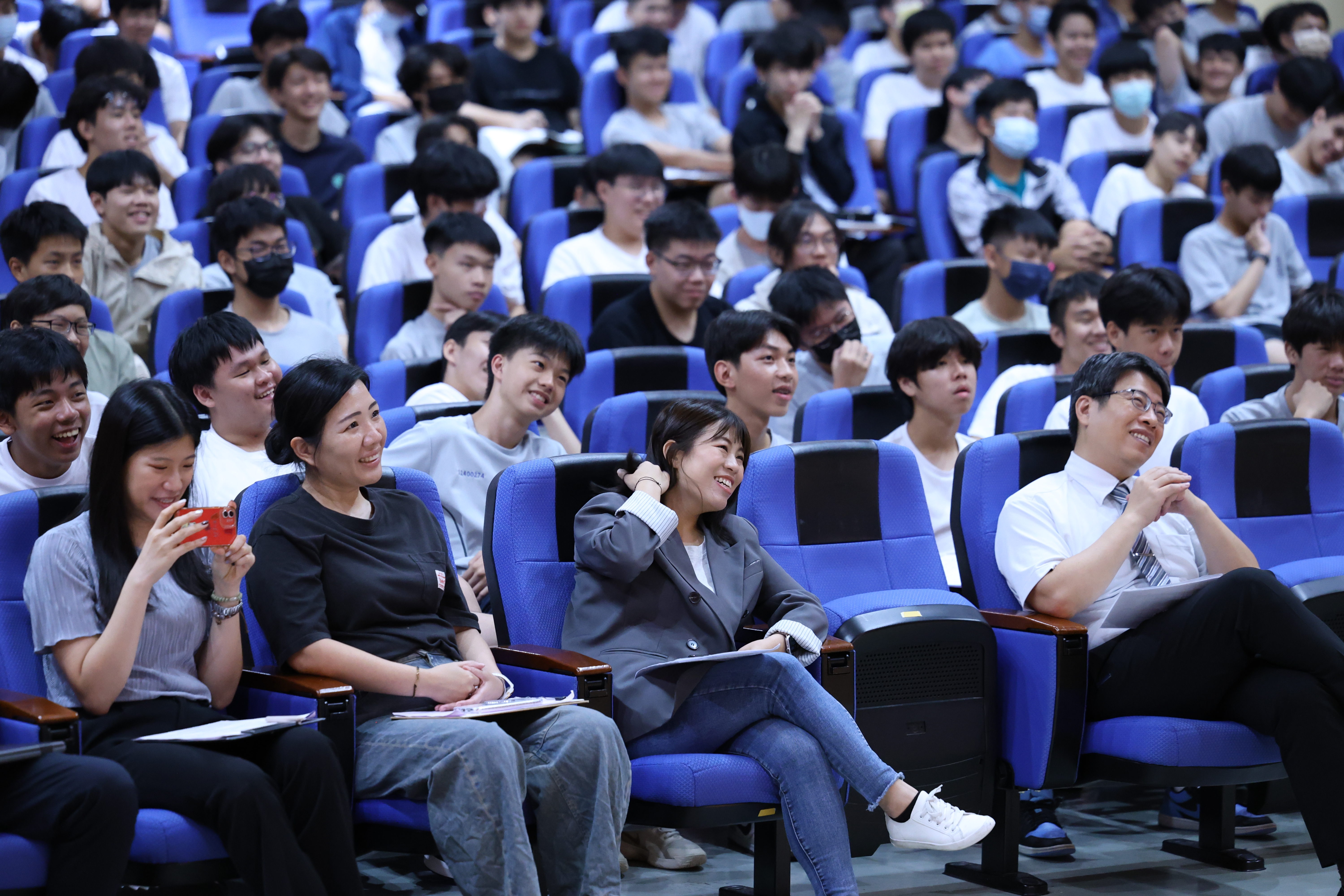 相關圖片 在場師長笑聲連連氣氛歡樂