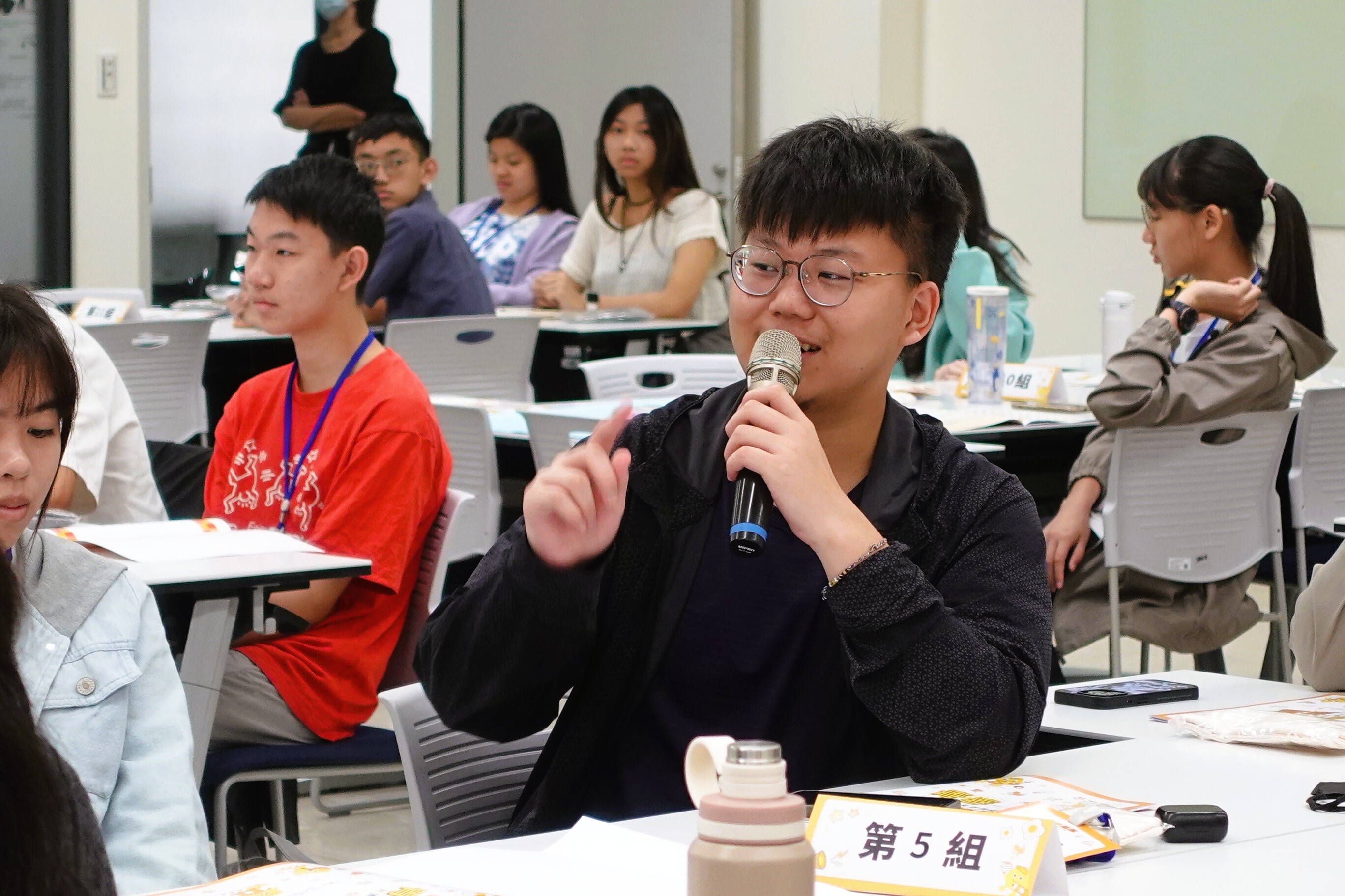 相關圖片 同學熱烈發表自己的看法