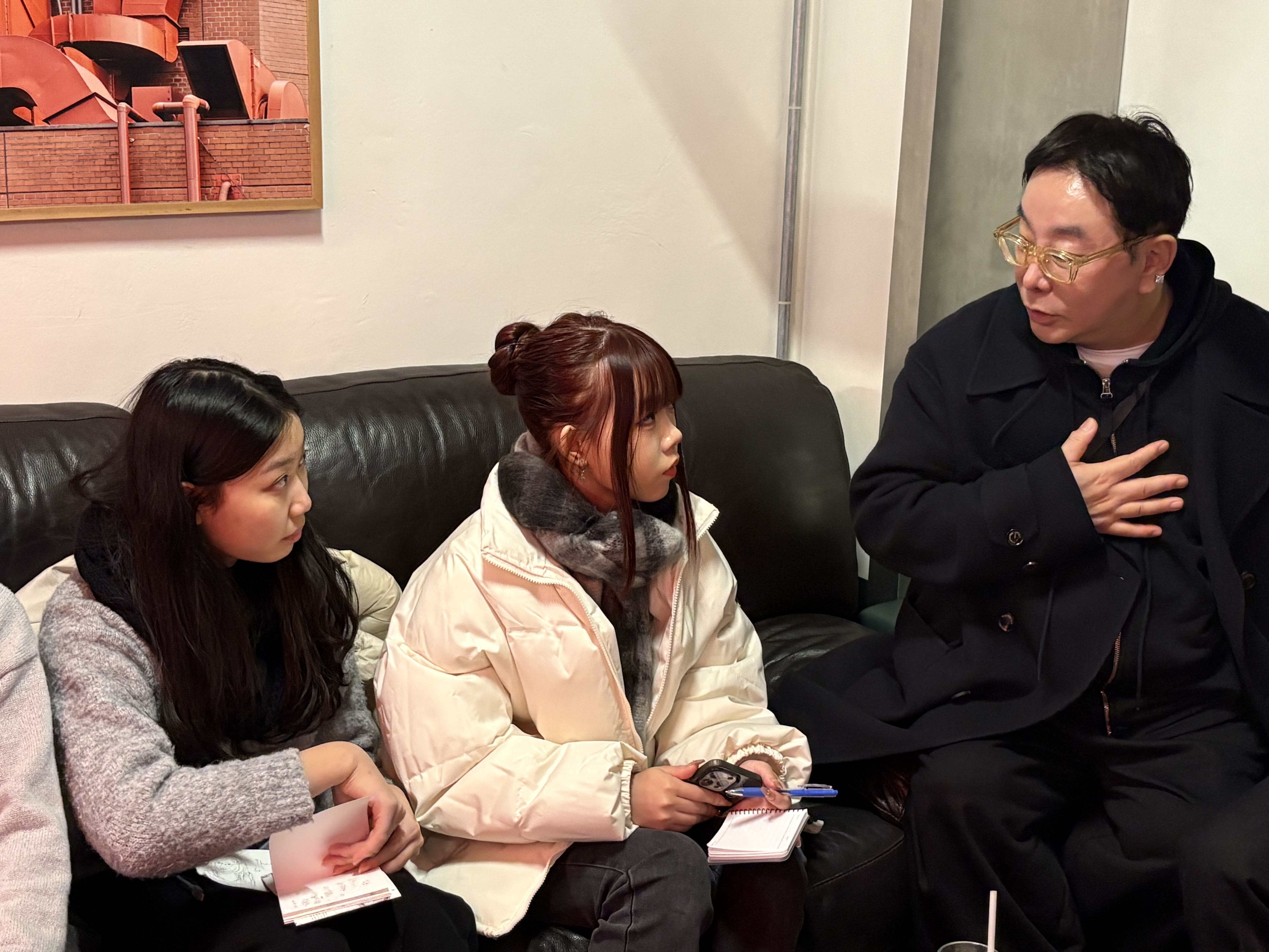 相關圖片 首爾時裝週前執行總監 鄭具浩（Jung Ku-ho）親自回答學員問題