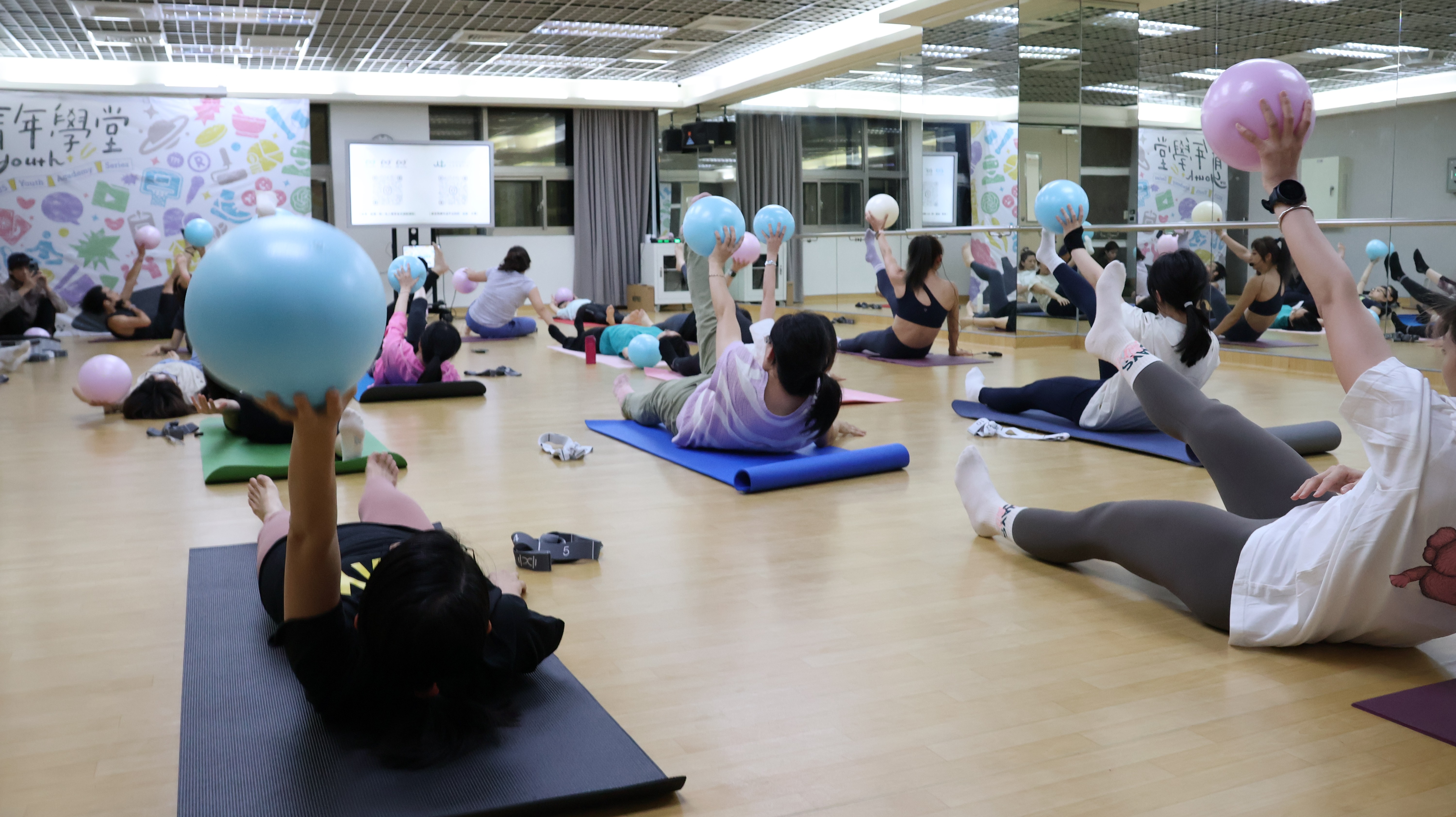 相關圖片 2025青年學堂《運動紓壓計畫》芭蕾雕塑課活動花絮