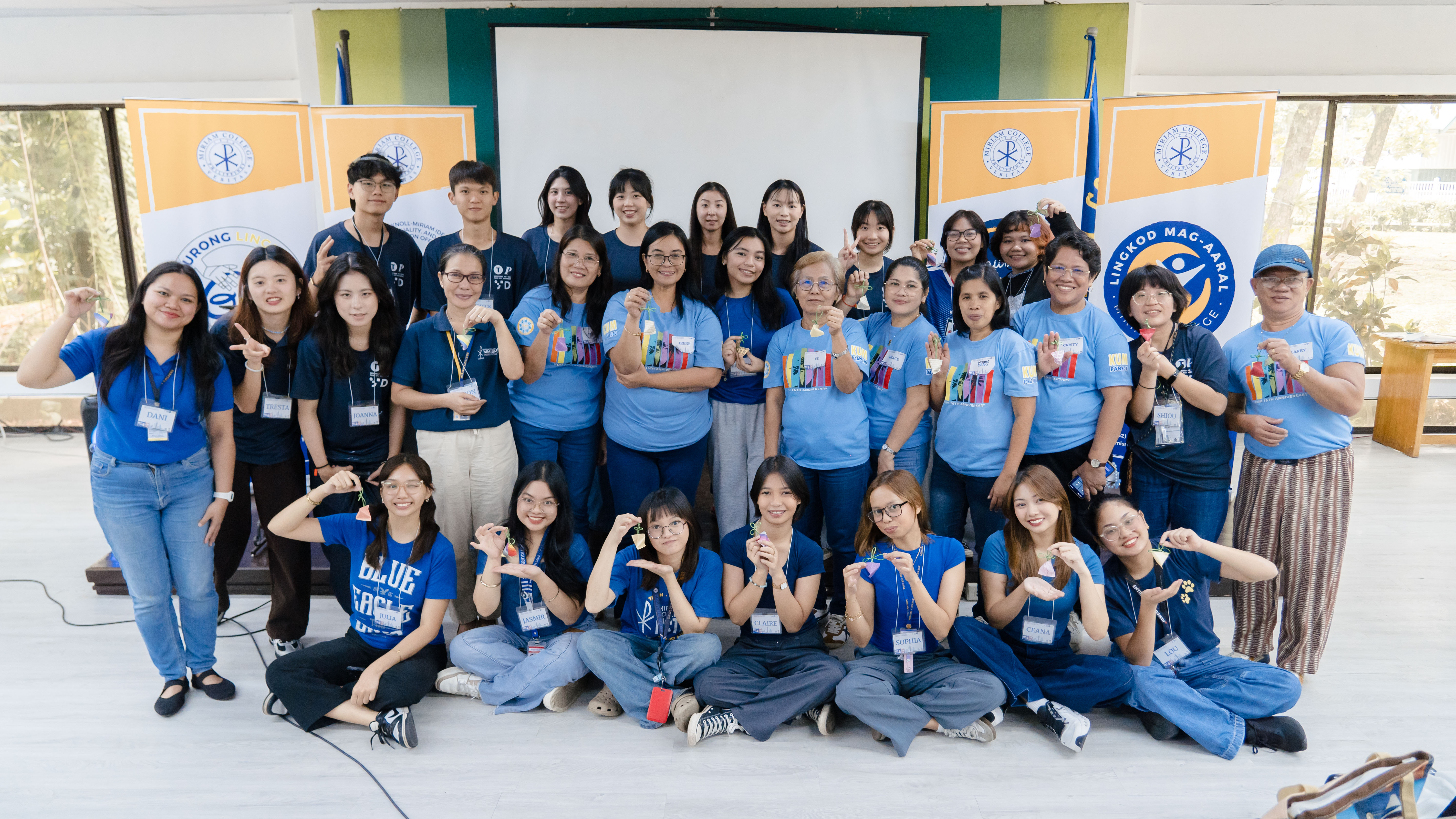 相關圖片 圖三：志工與Miriam College大學生及Pook Libis社區幹部進行文化交流，透過臺灣傳統文化體驗及青年對話，促進臺菲青年相互理解。