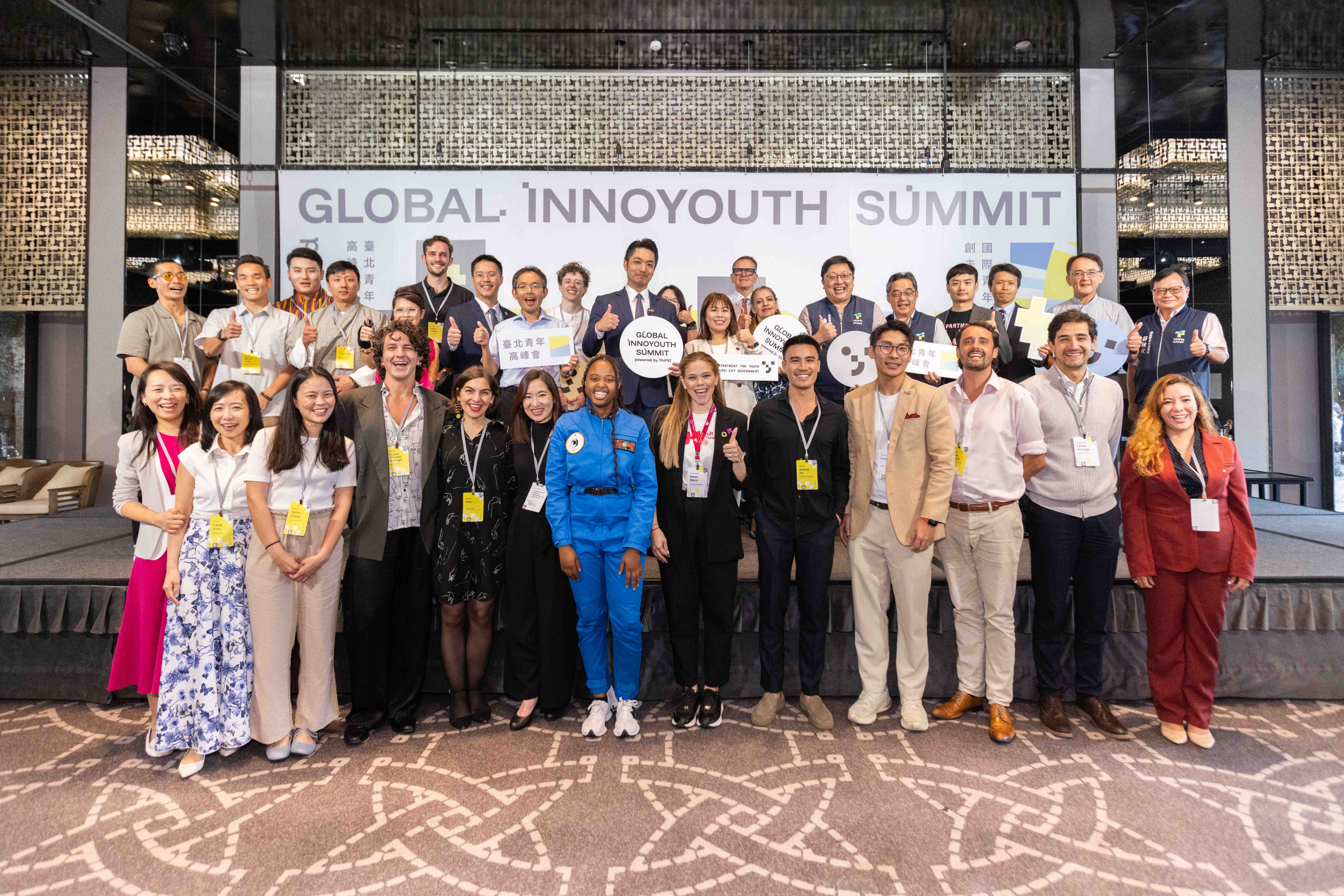 相關圖片 首屆「2025 Global InnoYouth Summit 臺北青年高峰會—國際青年創未來」大合影