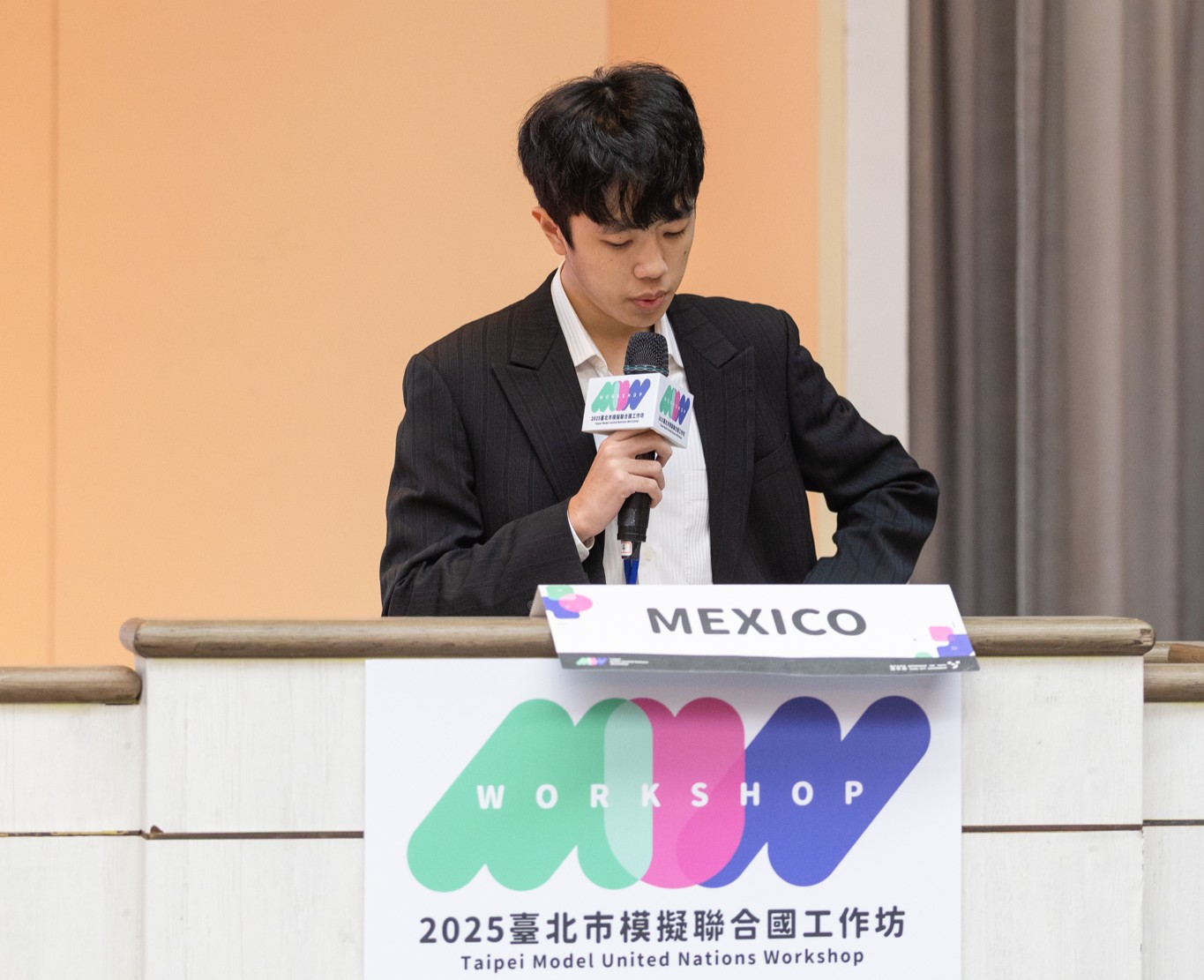 相關圖片 圖4：學員代表各國進行英文公開演說