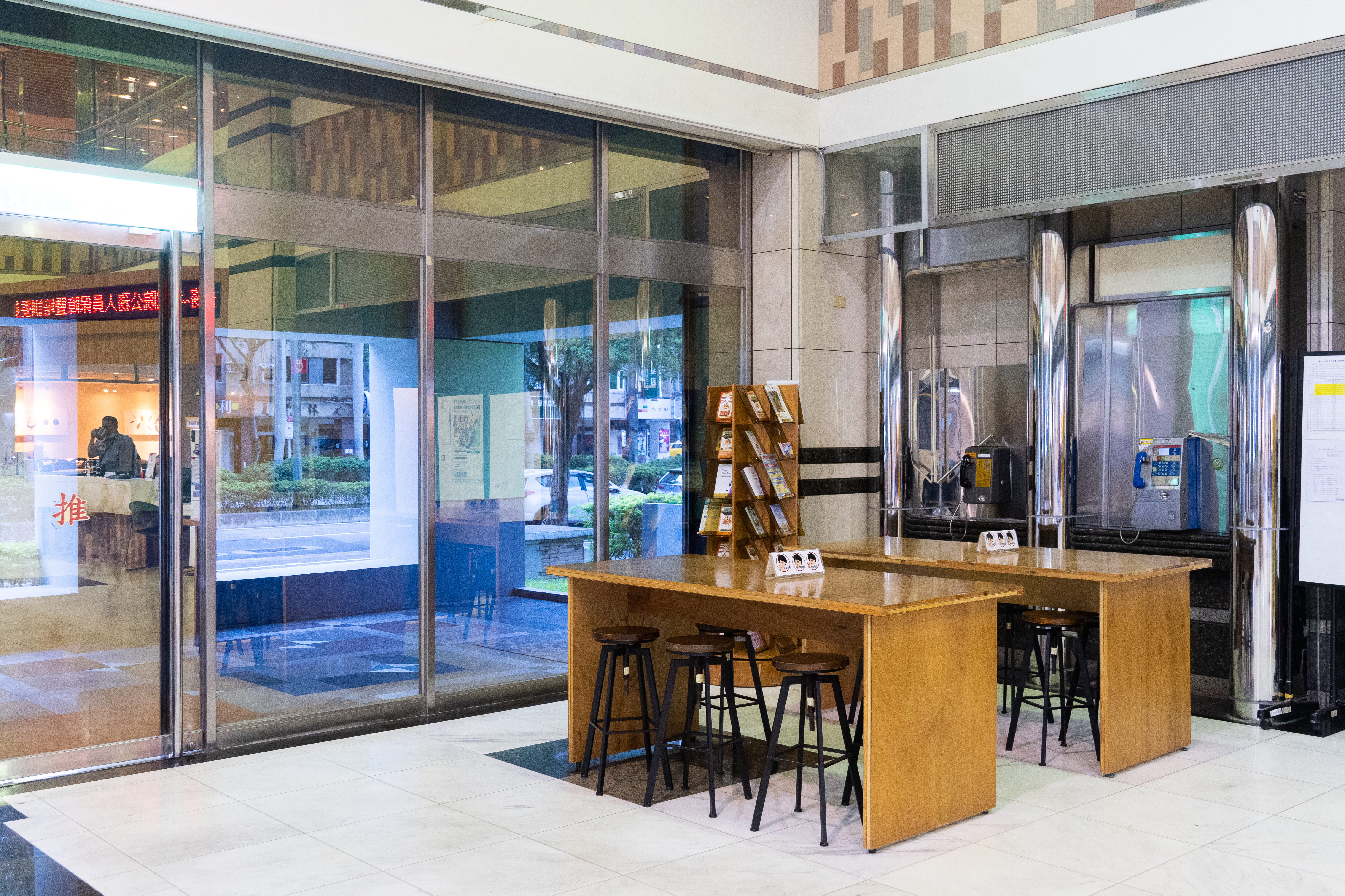 場域圖片 大廳活動區-桌子