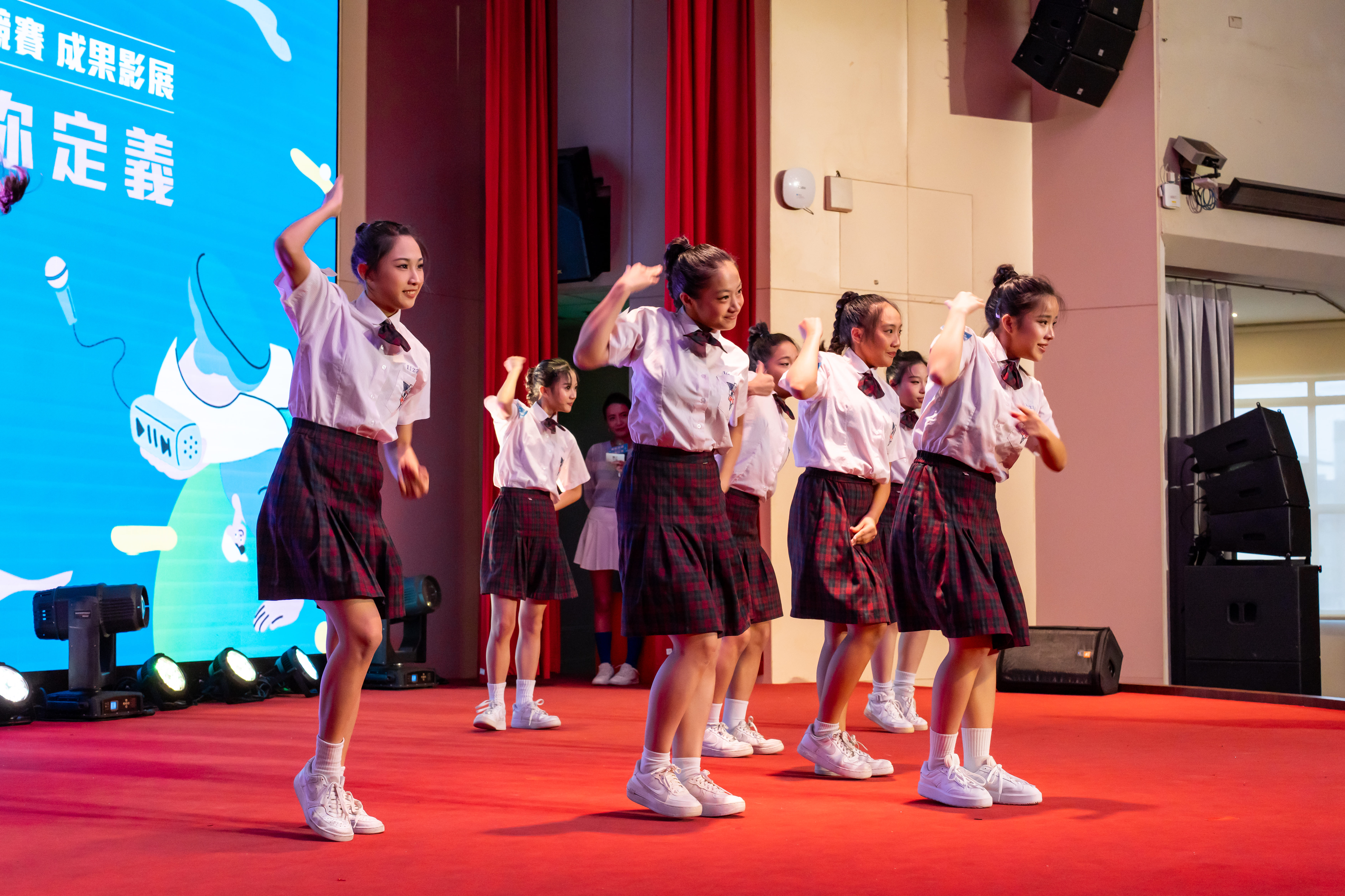 相關圖片 冠軍隊伍-華岡藝校Pinky Bomb帶來精彩的演出