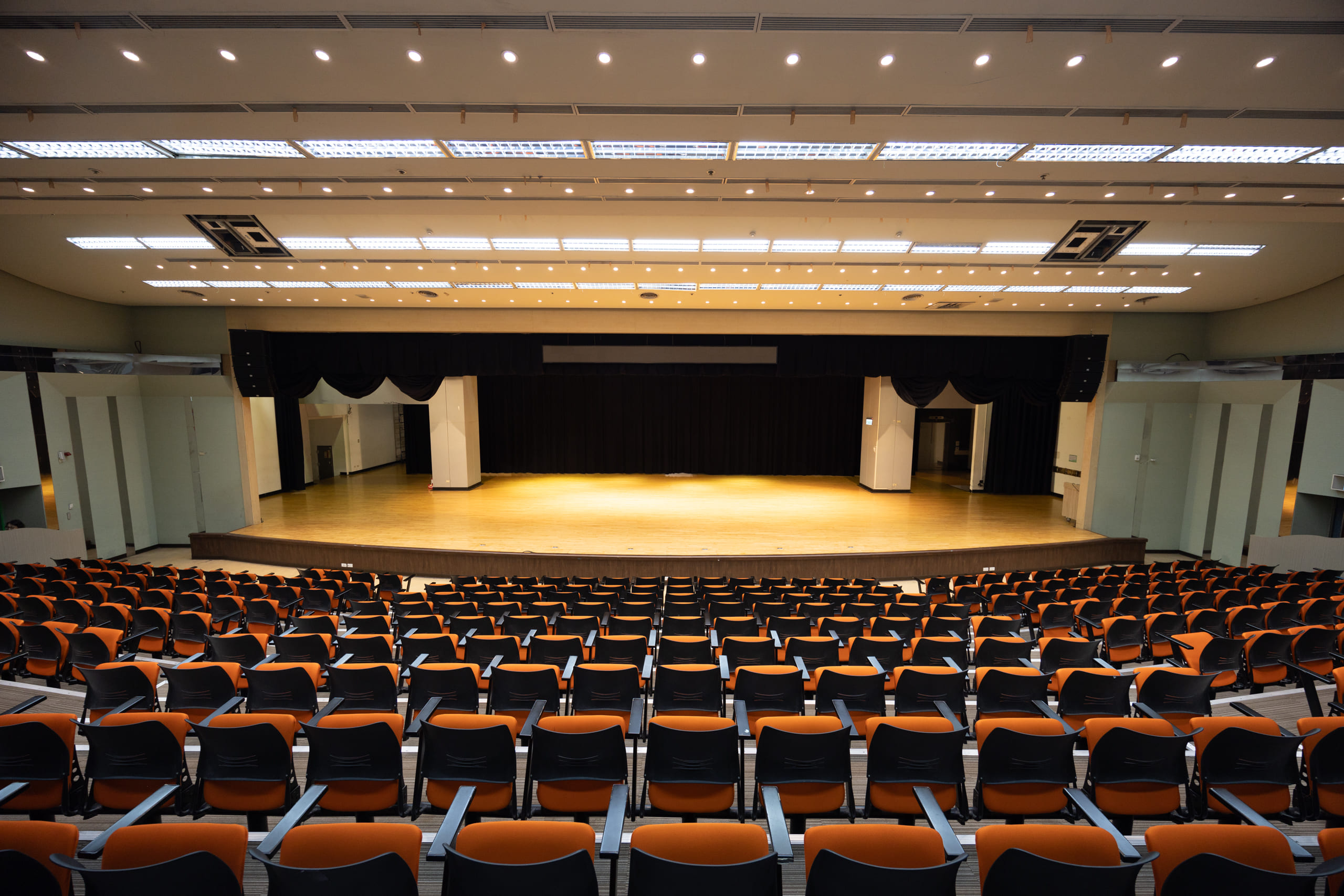 場域圖片 臺北演藝廳座位中央視角