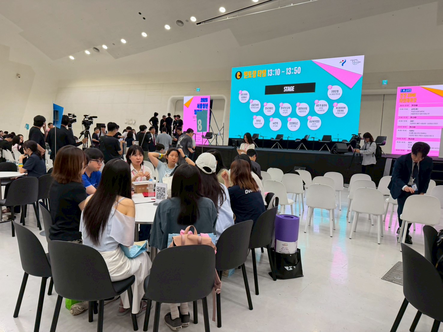相關圖片 青年局參訪 2026 Seoul Youth Policy Expo，實地了解首爾青年政策推動成果，並透過展區參訪及現場交流，汲取青年就業、職涯發展與公共參與等政策經驗。