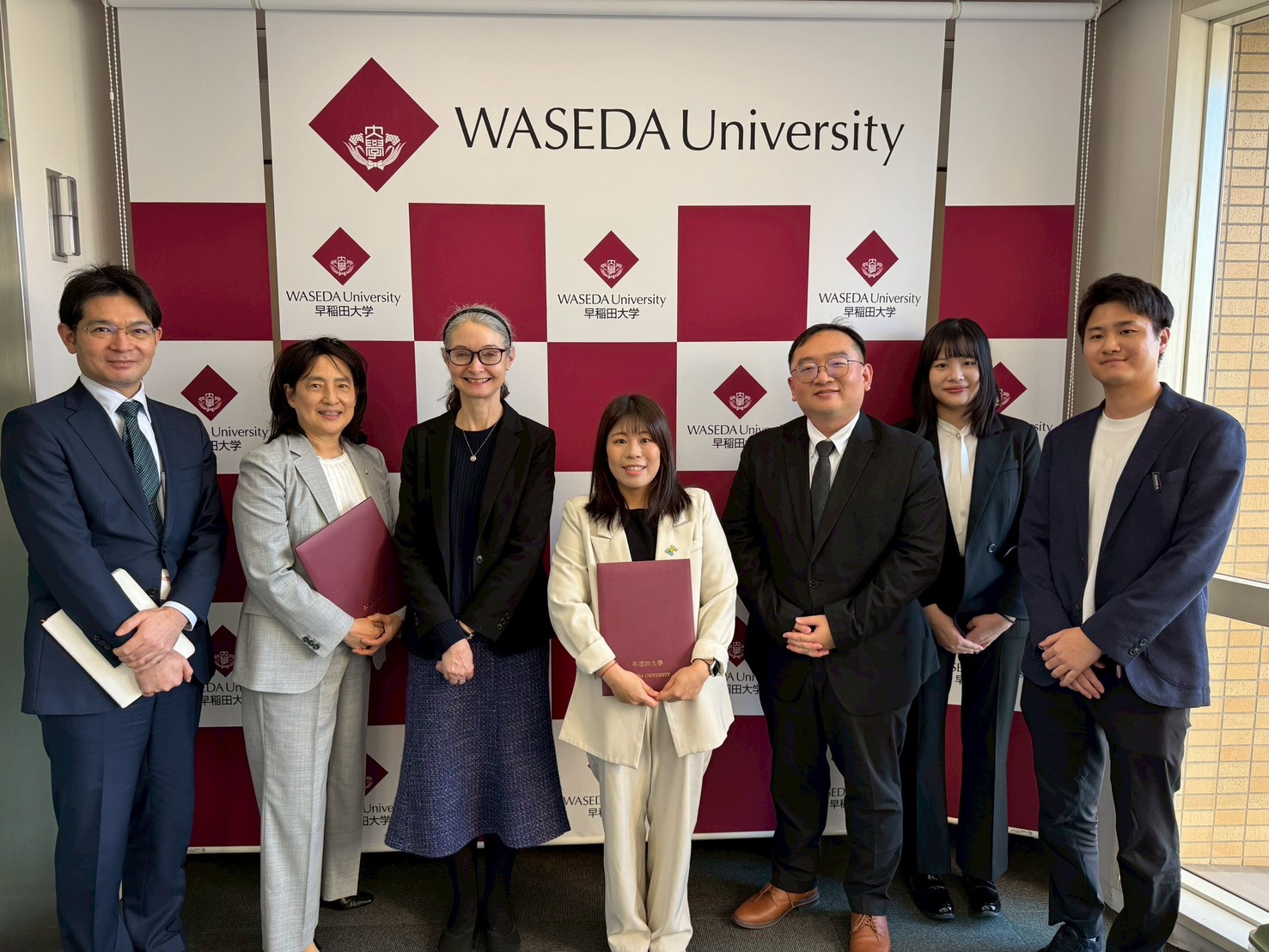 相關圖片 圖二：青年局拜訪早稻田大學，既就有近況交流，並完成今年度國際實習生計畫簽約
