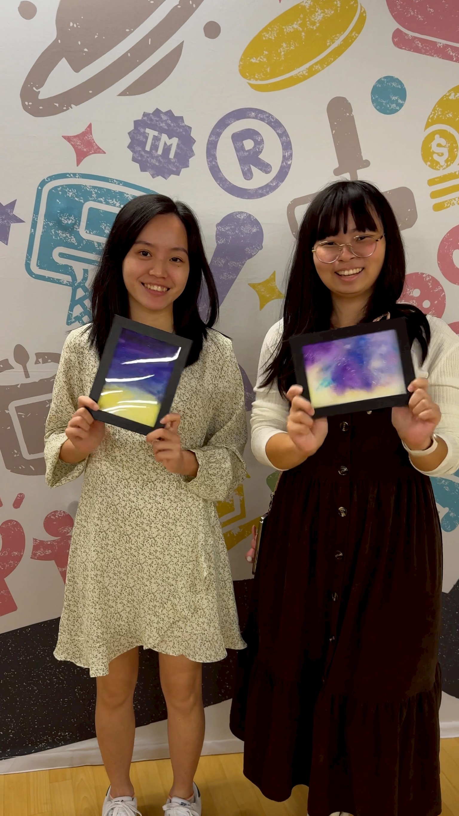 相關圖片 2025青年學堂《創意探索工坊》手繪星空畫學員與成品