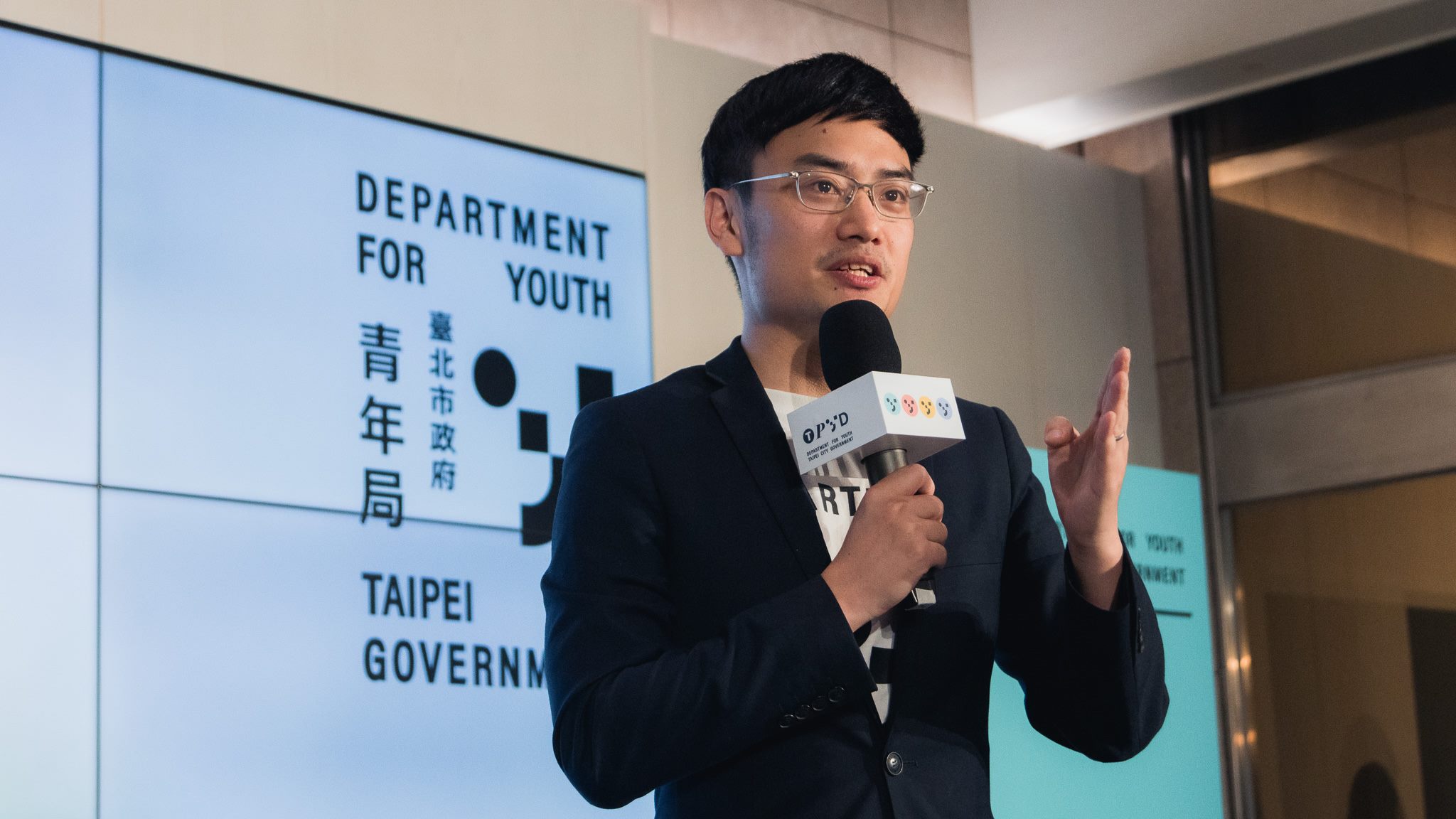 相關圖片 青年局長殷瑋於成立茶會致詞