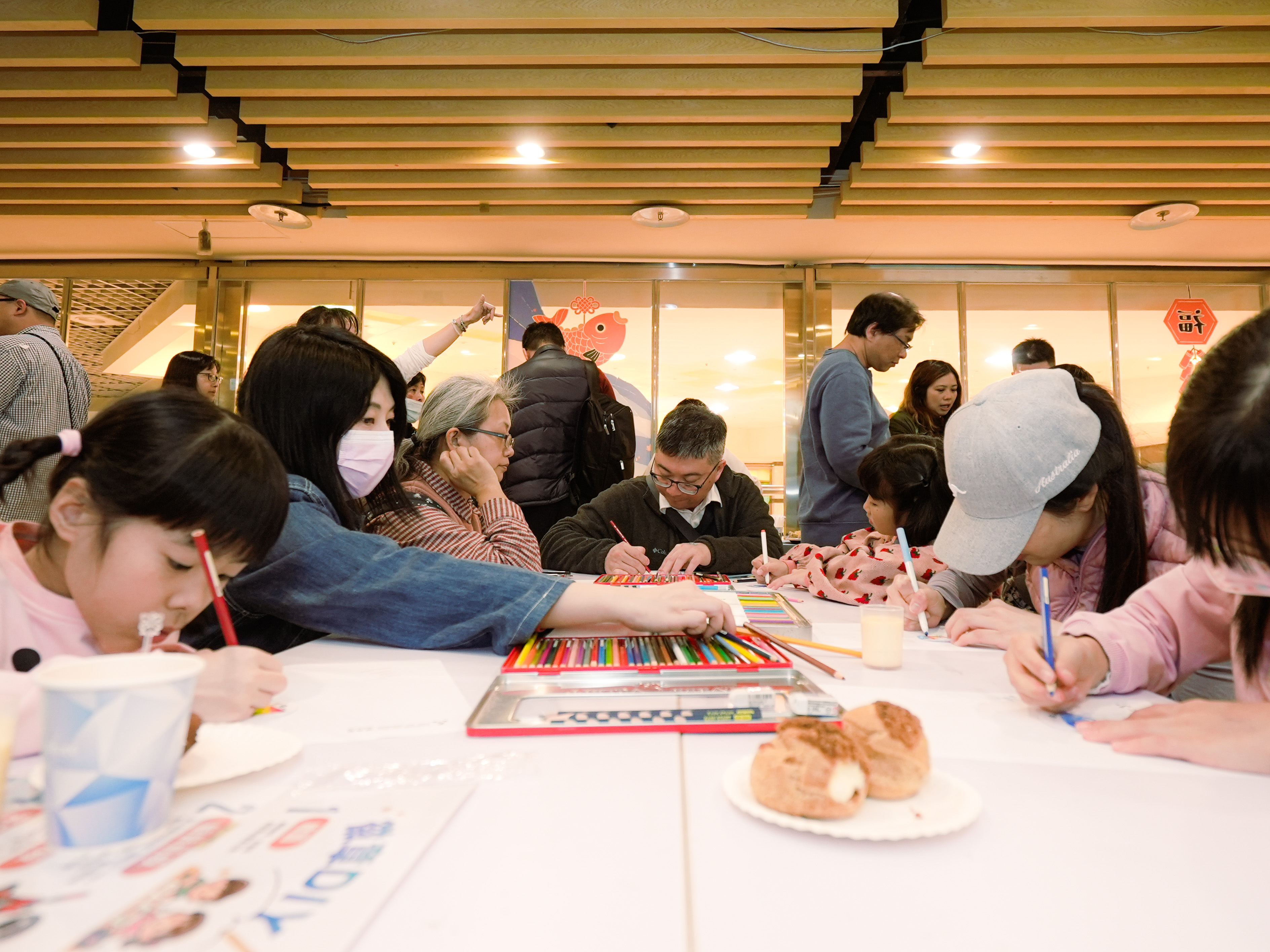 相關圖片 親子家庭於現場一同參與創作與交流，在輕鬆氛圍中感受藝術與陪伴的力量。