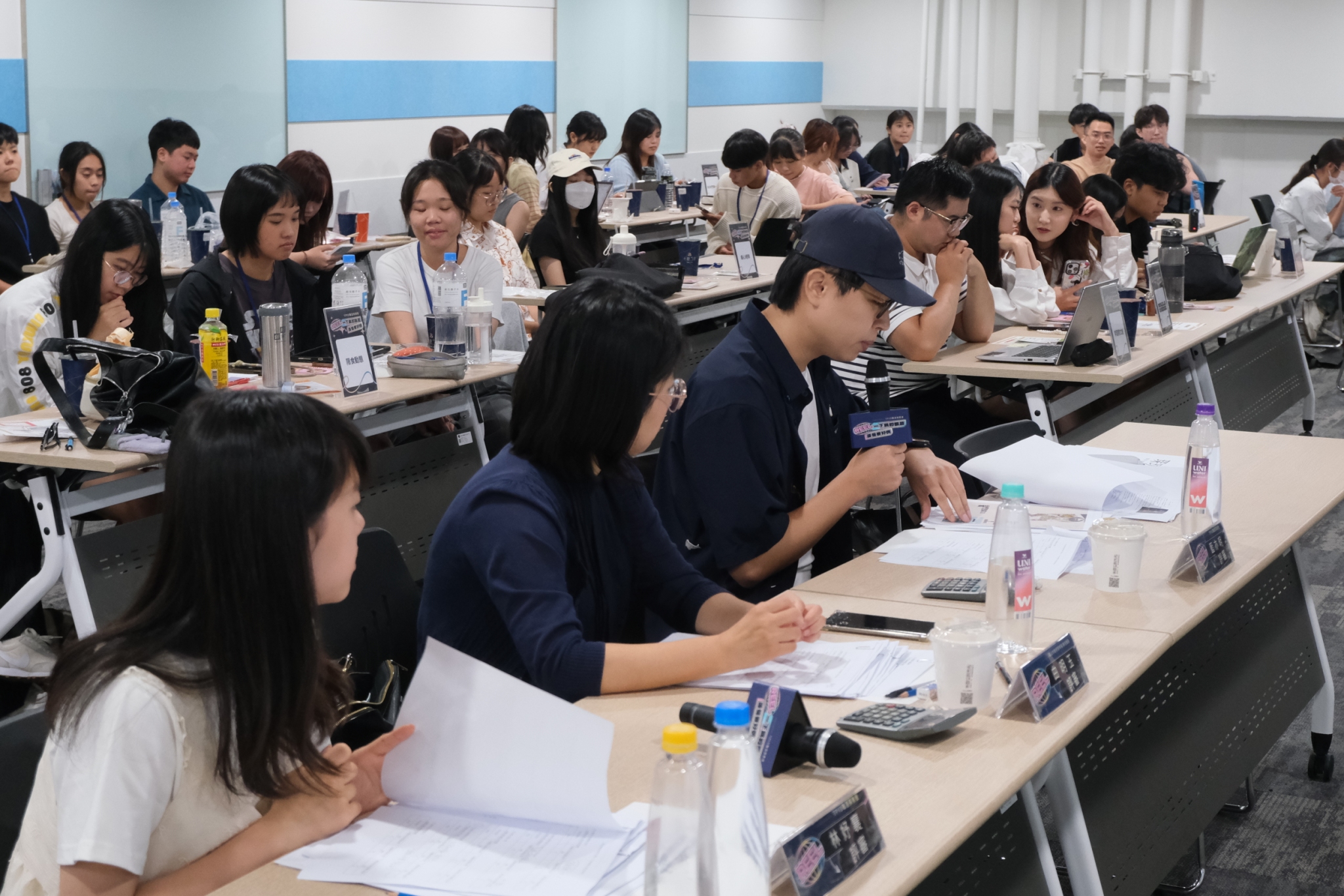 相關圖片 評審們為參賽作品提供專業意見