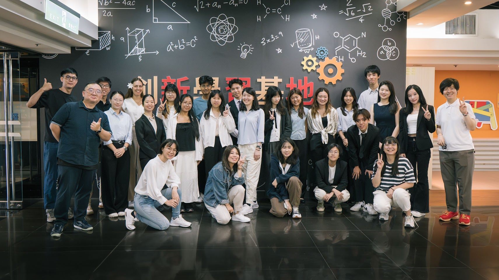 相關圖片 臺北市青年局2025國際實習生計畫大合照