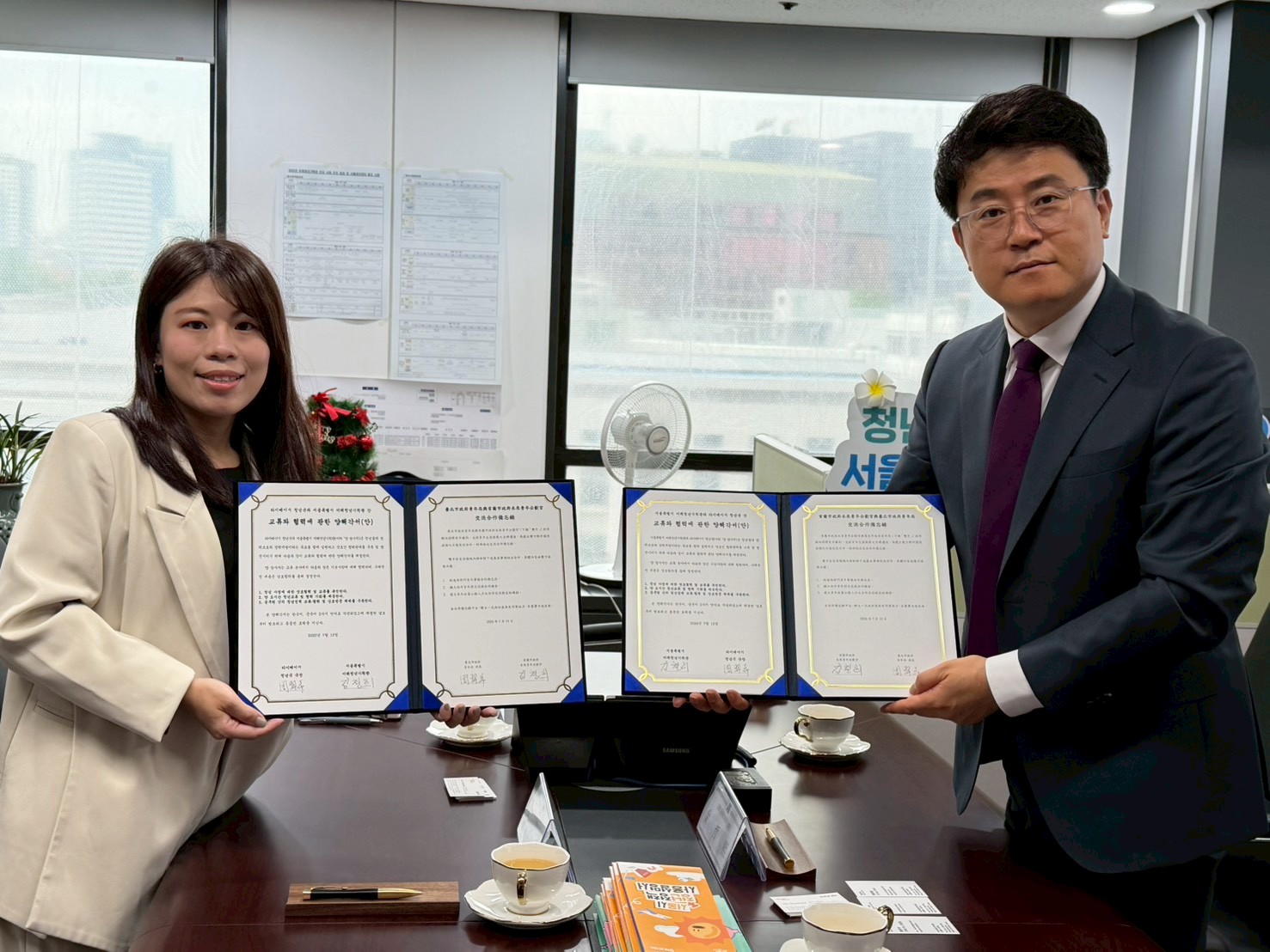 相關圖片 青年局拜會首爾市政府未來青年企劃官代表金哲熙（Kim Cheol-hee）完成青年事務合作備忘錄（MOU）更新，深化臺韓青年政策合作與城市交流。