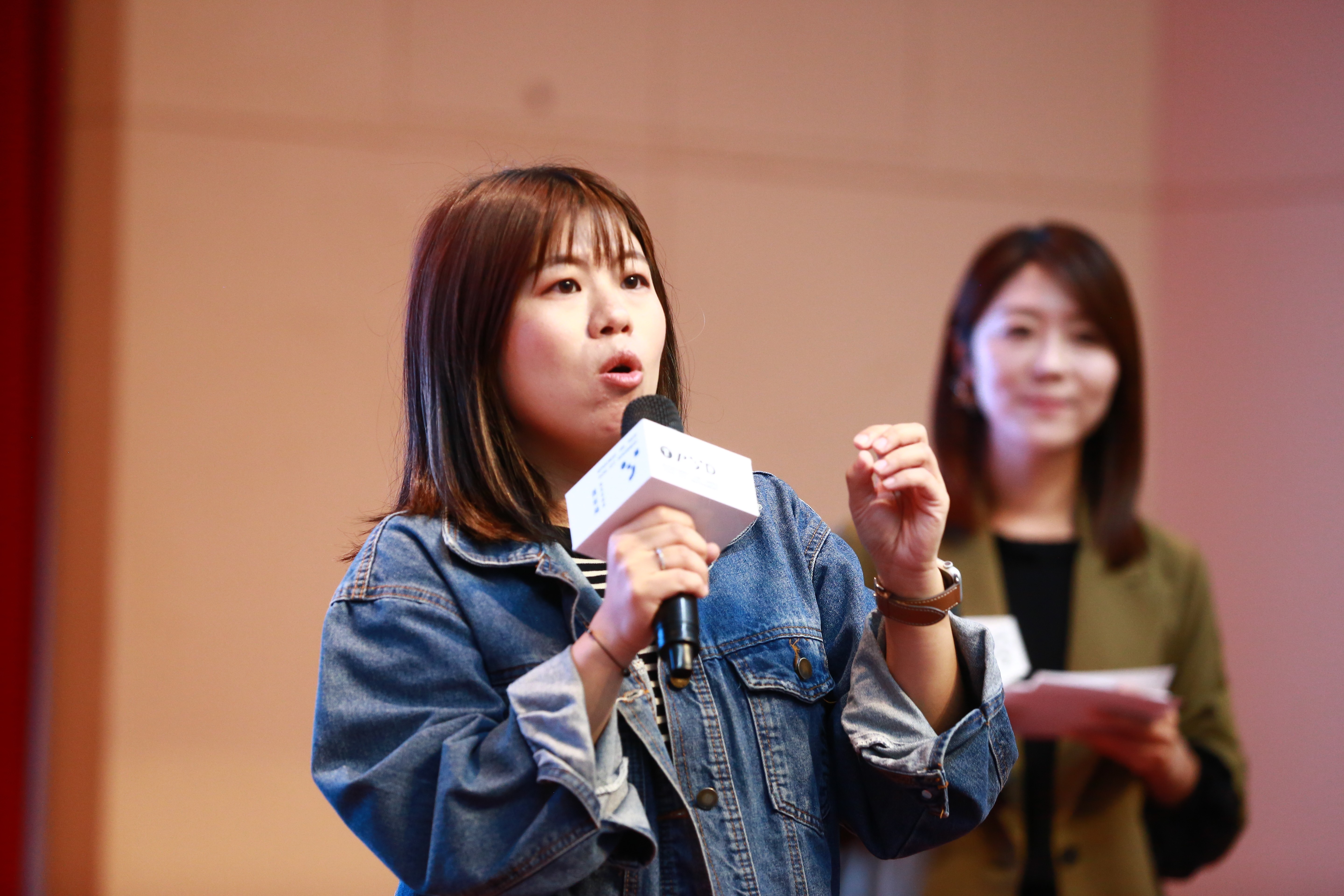 相關圖片 羿希局長致詞，感謝勇緯答應親自蒞臨青年局分享