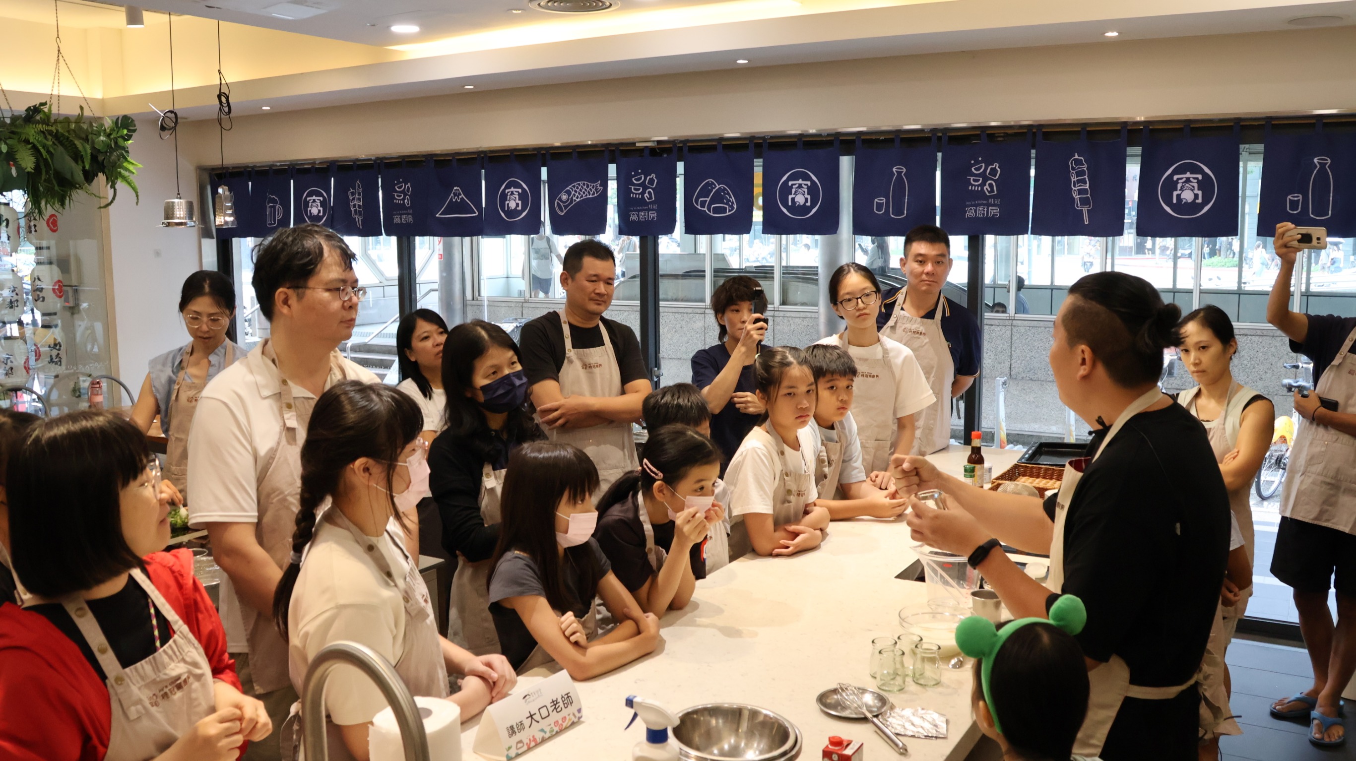 相關圖片 小朋友引頸期盼